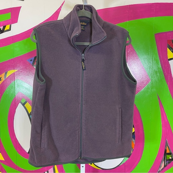 Woolrich, Women's Fleece Vest. Size Large. Eggplant color. Excellent condition! - Picture 1 of 6